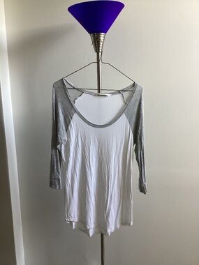 Raglan 3/4 sleeve shirt